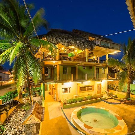 Hostel A Piece Of Ground Punta Gorda Exterior foto