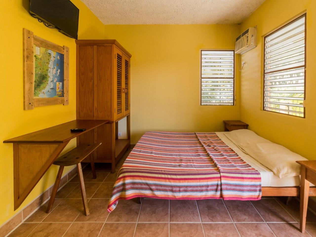 Hostel A Piece Of Ground Punta Gorda Exterior foto