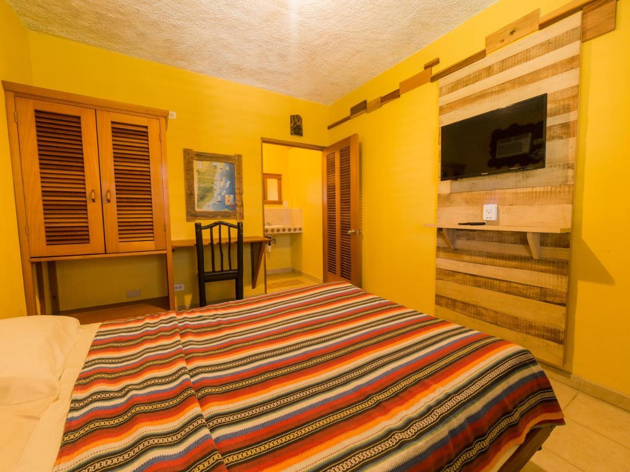 Hostel A Piece Of Ground Punta Gorda Exterior foto
