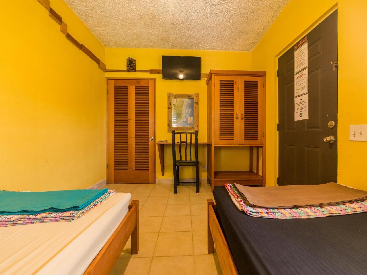 Hostel A Piece Of Ground Punta Gorda Exterior foto