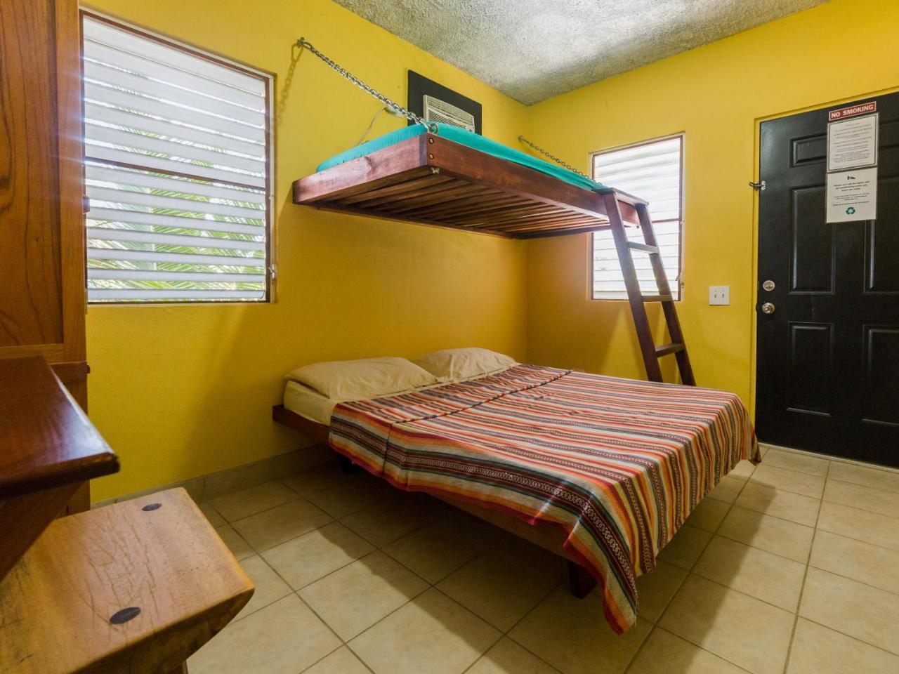 Hostel A Piece Of Ground Punta Gorda Exterior foto