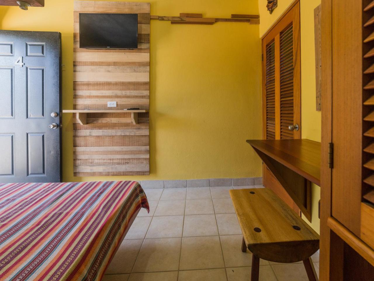 Hostel A Piece Of Ground Punta Gorda Exterior foto