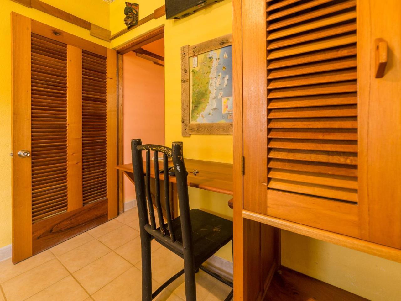 Hostel A Piece Of Ground Punta Gorda Exterior foto
